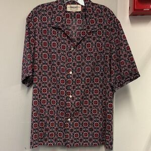 Men's Short-Sleeve Button-Down Geometric Camp Shirt - Navy & Red
